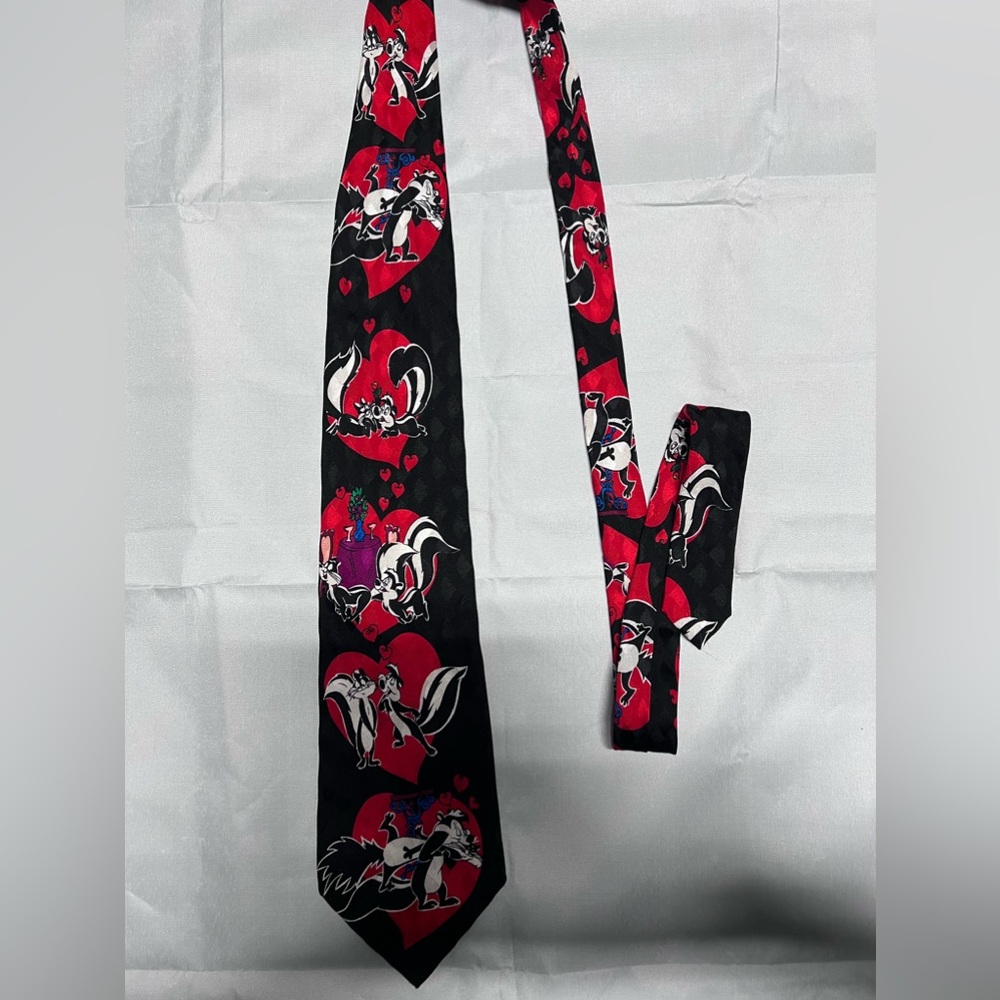 Looney Tunes Pepe Le Pew & Penelope Skunk Hearts Neck Black‎ Tie Valentines